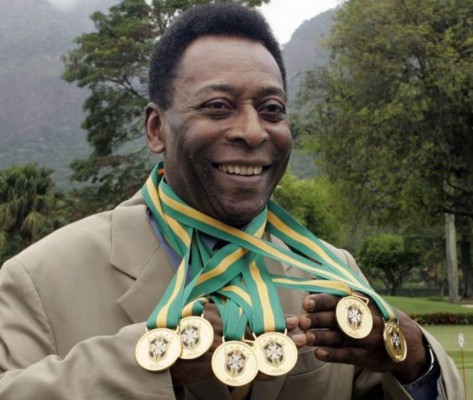 Pelé subastará sus medallas de campeón del mundo
