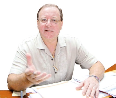 'Estoy decepcionado de los políticos”: Milton Simón