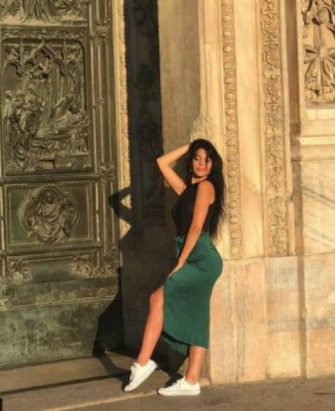 En tanto, Georgina ya disfruta de los pintorescos e históricos paisajes italianos. Hace unos días compartió en sus redes sociales imágenes de su paseo por Milán.