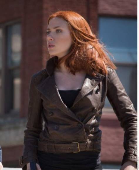 The Hollywood Reporter informó en octubre de 2018 que Johansson recibiría por el protagónico de Black Widow 15 millones de dólares, un aumento de salario significativo a comparación de sus papeles en las películas de Los Vengadores, donde sólo era un personaje secundario.