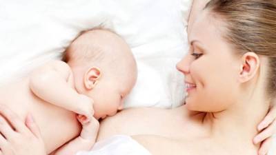 La lactancia materna inmuniza al bebé.