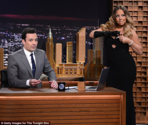 Fallon debuta con desfile de estrellas