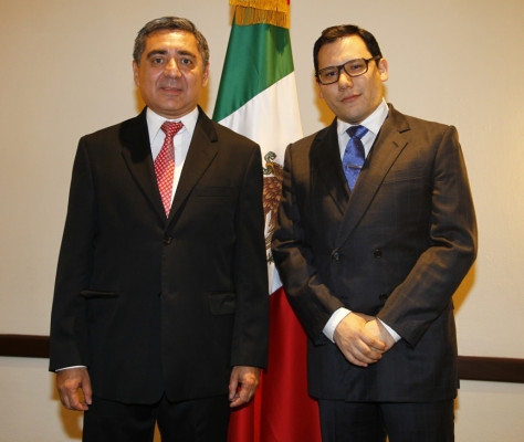 Consul de México José Omar Hurtado es agasajado