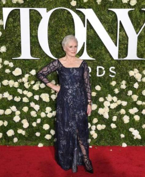 La estrella de la obra de Broadway 'Sunset Boulevard', Glenn Close, también optó por una tonalidad azul.