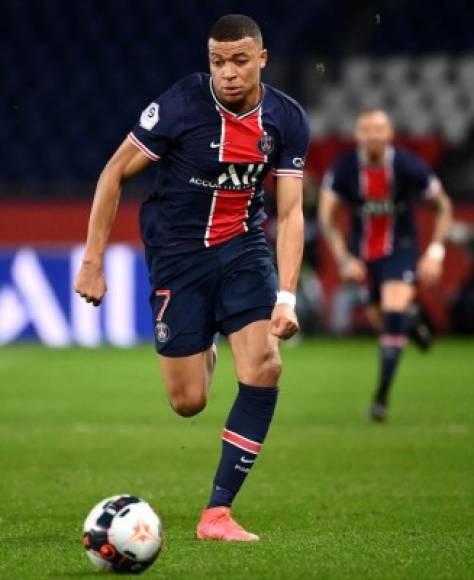 1. Kylian Mbappé - El joven francés de 22 años es el jugador más caro del mundo, con un valor estimado de 185 millones de euros. El goleador del PSG repite como el jugador más valioso un año más, pese a que su precio se ha devaluado 15 millones respecto a enero del año pasado.