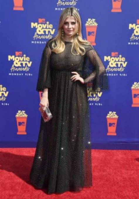 Mischa Barton, conocida por la serie 'The OC', lució un vestido negro que la hacía ver mayor, solo tiene 33 años.