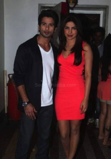 Shahid Kapoor<br/><br/>La actriz fue relacionada con su compañero de reparto en la cinta Kaminey en 2009. Los rumores se dispararon cuando el mantenimiento del edificio donde vivía Chopra dijo que había acudido a un misión de reparación y fueron recibidos por el actor en ropa interior.<br/><br/>