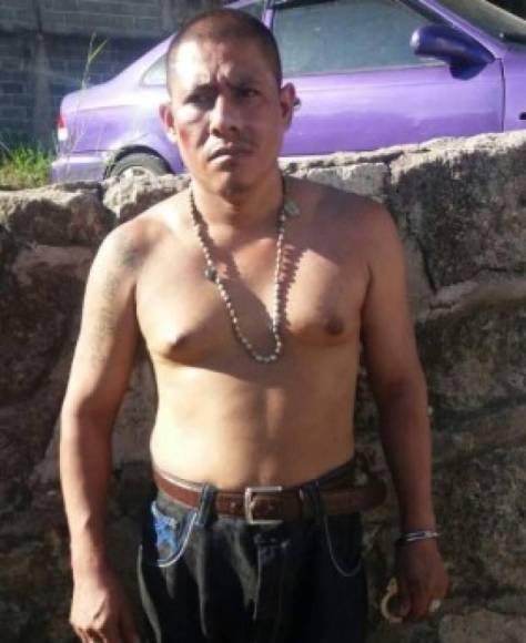 No así los restos de Mario René Castillo Ávila, alias “el Cuervo”, pandillero de la estructura criminal Barrio 18, capturado el 16 de septiembre de 2015 en la residencial Villa Española de San Pedro Sula, en posesión de una AK-47, cuando tenía un mes de haber salido de la Penitenciaría Nacional después de pagar una condena de 10 años de prisión.