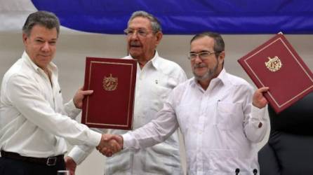 Momento en que se firmó, hace dos años, el histórico acuerdo de paz.