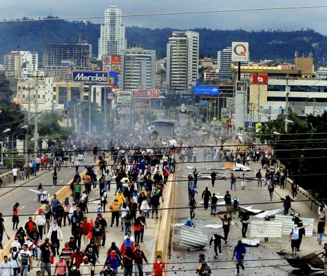 Vandalismo y caos en protestas de la Alianza