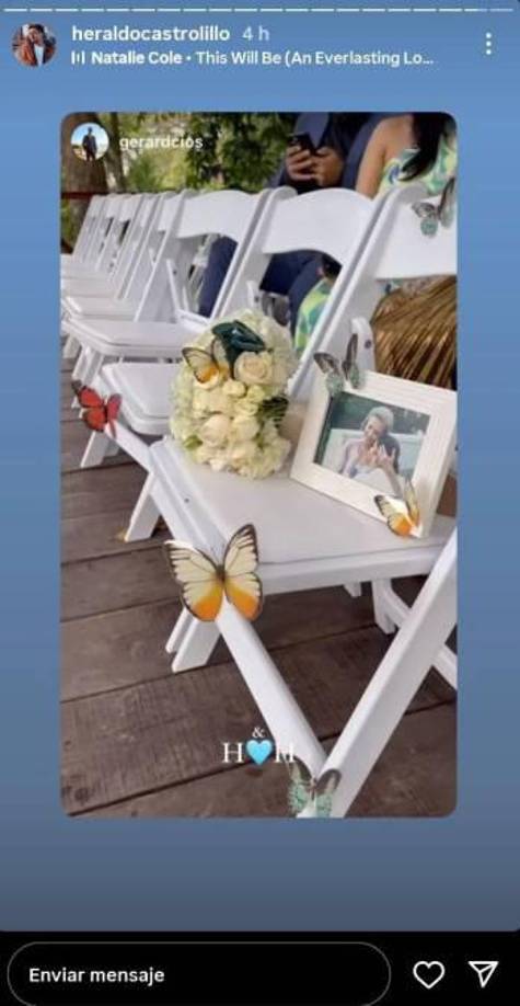 Sin duda, el detalle más emotivo de la decoración nupcial fue la presencia de este espacio en primera fila, que incluyó un portaretrato con la imagen de la madre de la novia, Ninoska de Ponce, quien falleció hace un tiempo a causa del cáncer.