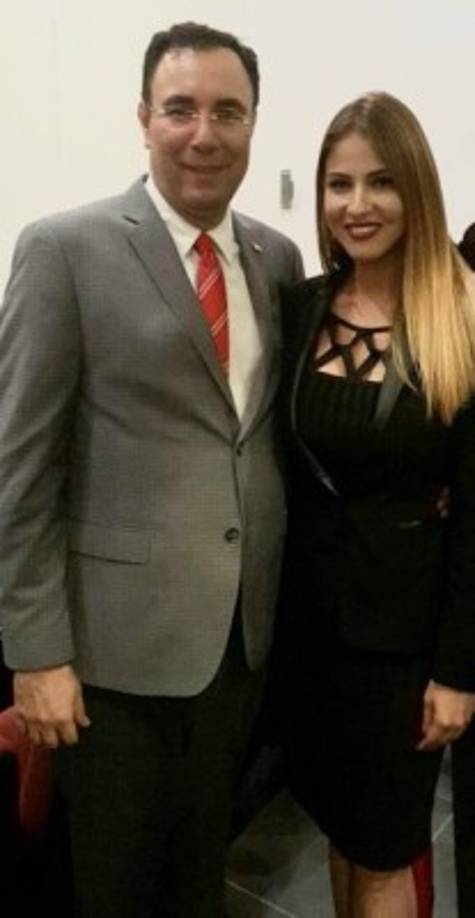 En 2016 Kritza Pérez anunció que dejaba al Partido Anticorrupción (PAC), por el que llegó al Congreso, para unirse al Partido Liberal (PL) de Honduras y a su líder Luis Zelaya.