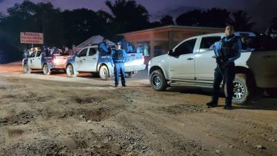 Varias patrullas se trasladaron al sector de Icoteas, Limón Colón a verificar la supuesta masacre que informaba la población, sin embargo la policía solo encontró en el lugar una persona herida de bala.