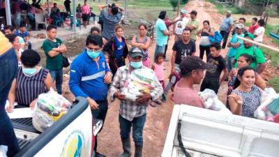Personal de Copeco entregó raciones de alimentos a las familias que fueron afectadas por lluvias en Villanueva.