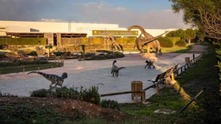 Vista de las instalaciones del parque de dinosaurios Dinópolis en Teruel.
