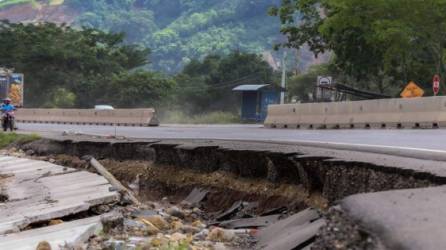 Honduras registra 47 puentes totalmente destruidos y 57 que están severamente dañados, o sea que se trata de más de 100 puentes, de 267 caminos y carreteras afectadas, en más de 700 episodios.