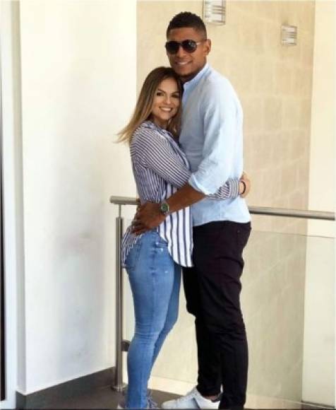 Carlo Costly - El delantero hondureño del Platense tiene en su vida a su esposa 'Tita' Tottes.