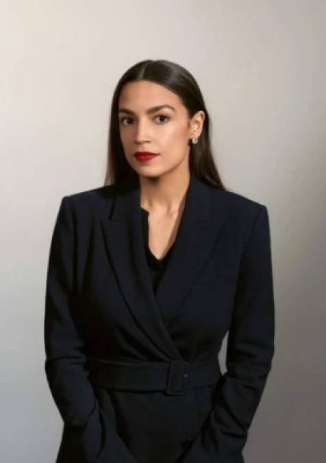 Alejandría Ocasio-Cortez<br/><br/>La legisladora republicana estadounidense a acaparado las noticias en redes sociales en los últimos meses. <br/><br/>En su cuenta de Twitter tiene casi 4,8 millones de seguidores que replican en redes sociales las respuestas críticas que constantemente realiza al presidente de Estados Unidos. <br/><br/>Sus discursos enérgicos y sin filtro han simpatizado con personas jóvenes que critican las estrategias anti-migrantes de Donald Trump. <br/>