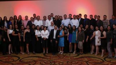 La Redacción LA PRENSA compartió en una emocionante noche de fraternidad y brindó por el liderazgo de todo el equipo editorial.