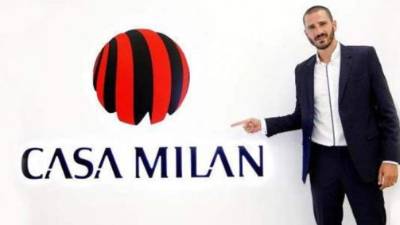 Se presume que Bonucci ha firmado por cinco temporadas con el club rosonero.