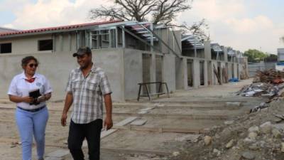 El nuevo mercado tendrá 249 locales, áreas de comida y un jardín de niños. Está en el centro de Choloma. Foto: Efraín V. Molina.