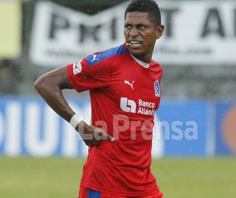 Costly, fuera de las canchas por un buen tiempo y baja en la Selección