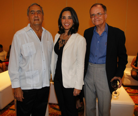 Consul de México José Omar Hurtado es agasajado