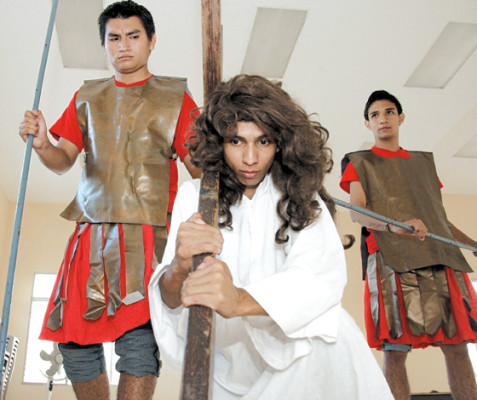 Buscan renacer en Cristo