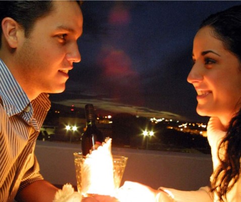 Pasarla en familia y de preferencia en casa, prefieren los sampedranos para el Día del Amor