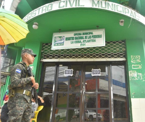 Desconocidos saquean oficinas del Registro de las Personas en La Ceiba