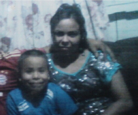 Madre y sus dos hijos mueren tras caer carro en su casa en Tegucigalpa