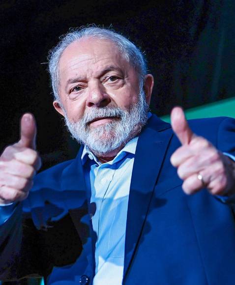 Luiz Inácio Lula da Silva: El expresidente de Brasil Luiz Inácio Lula da Silva asume el 1 de enero el relevo del ultraderechista Jair Bolsonaro al frente de Brasil, con el difícil reto de reconciliar a una sociedad extremadamente polarizada y satisfacer las expectativas internacionales de hacer todo para salvar la Amazonía.
