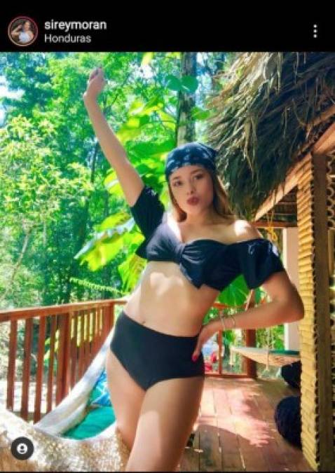 La presentadora y exreina de belleza Sirey Moran también ha deleitado a sus seguidores de Instagram con sensuales fotos en traje de baño. La conductora de “Las dueñas del balón” presumió su figura con este bañador de dos piezas.<br/>