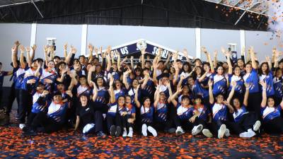 Los alumnos de último año manifestaron su emoción por este último capítulo de su etapa colegial.