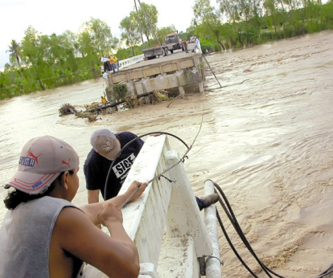 Honduras incomunicada con Guatemala por puente