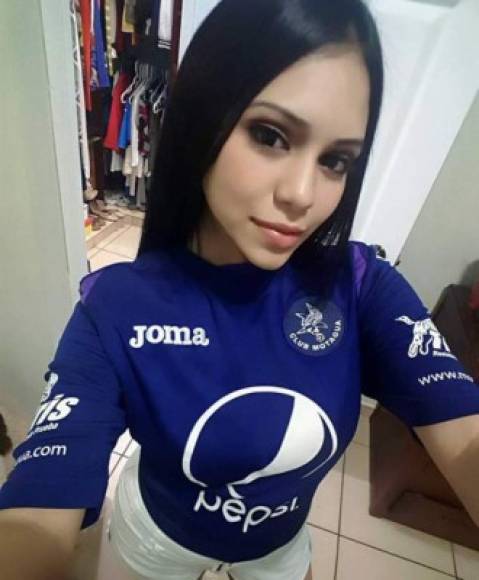 Ella es la guapa Amanda Hernández, novia del jugador Marcelo Pereira del Motagua.