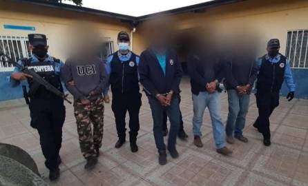 Los hombres fueron capturados por agentes de la Unidad Transnacional de Investigación Criminal de la Dirección Policial de Investigaciones, en coordinación con el Grupo de Operaciones Especiales Tácticas (GOET).