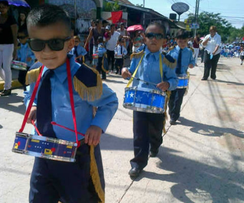 Fervor cívico en los desfiles de escuelas del Valle de Sula