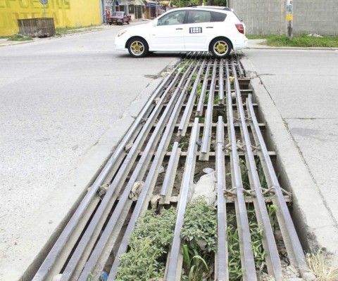 Otra vez se roban partes de un quiebrapatas de la San Roberto de Sula