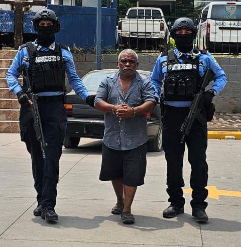 ”El Viejón” es taxista VIP en la capital de Honduras.