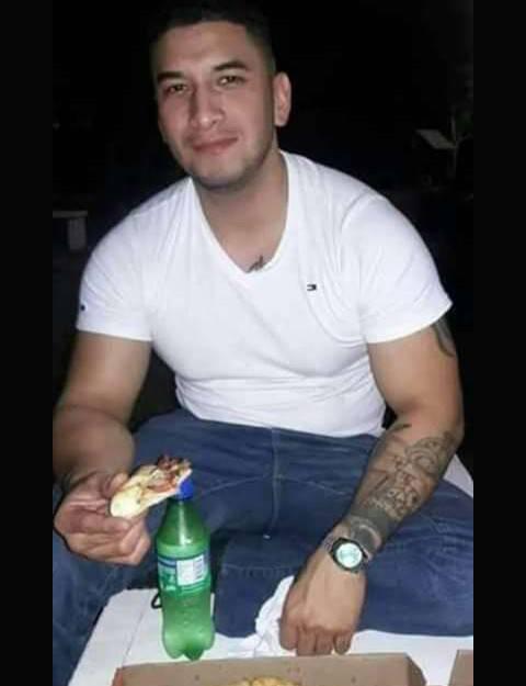 Ángel andaba estrenando moto cuando chocó contra taxi y murió en el barrio Cabañas