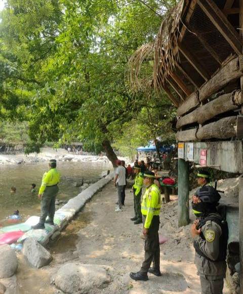 La Policía Municipal, bomberos, Policía Nacional ha desplegado elementos en los balnearios del municipio. Dagoberto Carrasco, subdirector de la Policía Municipal, informa que es parte de la campaña de Verano Seguro y la finalidad de resguardar la vida de los veraneantes que visitan los balnearios de la ciudad y los que participarán en los actos litúrgicos de Semana Santa.