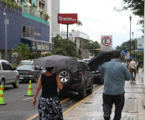 Lluvias leves pronostican para este domingo en el país