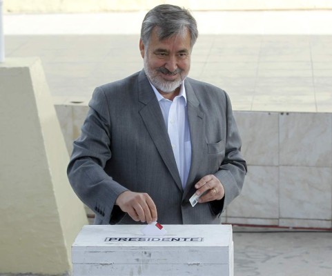 Guillier y Piñera a reñido balotaje en Chile