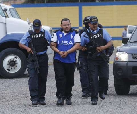 El empresario Sixto Obed Argueta García al momento de ser llevado a la Dirección Policial de Investigación tras ser detenido.