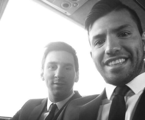 En el mundial de los selfies, nadie como Kun Agüero
