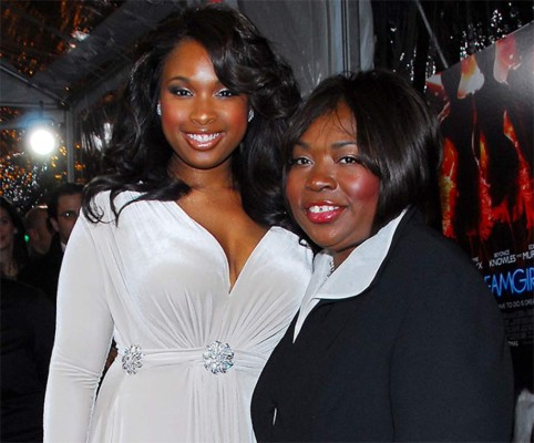 Jennifer Hudson escucha a su madre fallecida