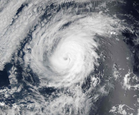 Se forma tormenta Ian en el Atlántico y huracán Orlene alcanza categoría 2