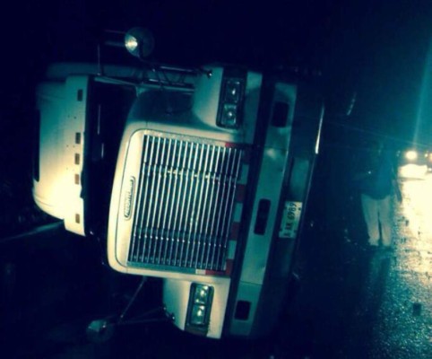 Dos muertos tras volcamiento de rastra en el oriente de Honduras