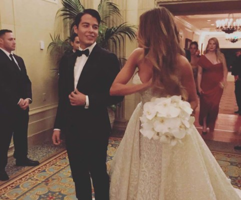 Sofía Vergara muestra las fotos de su vestido